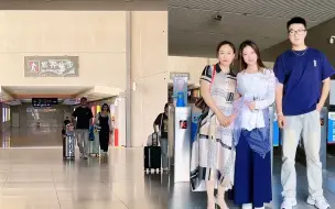 Tải video: 男生带女友回家见妈妈，妈妈高兴坏了早早来车站迎接：该学游泳了