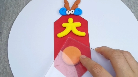 和孩子制作可爱的龙年小挂饰吧,简单易学