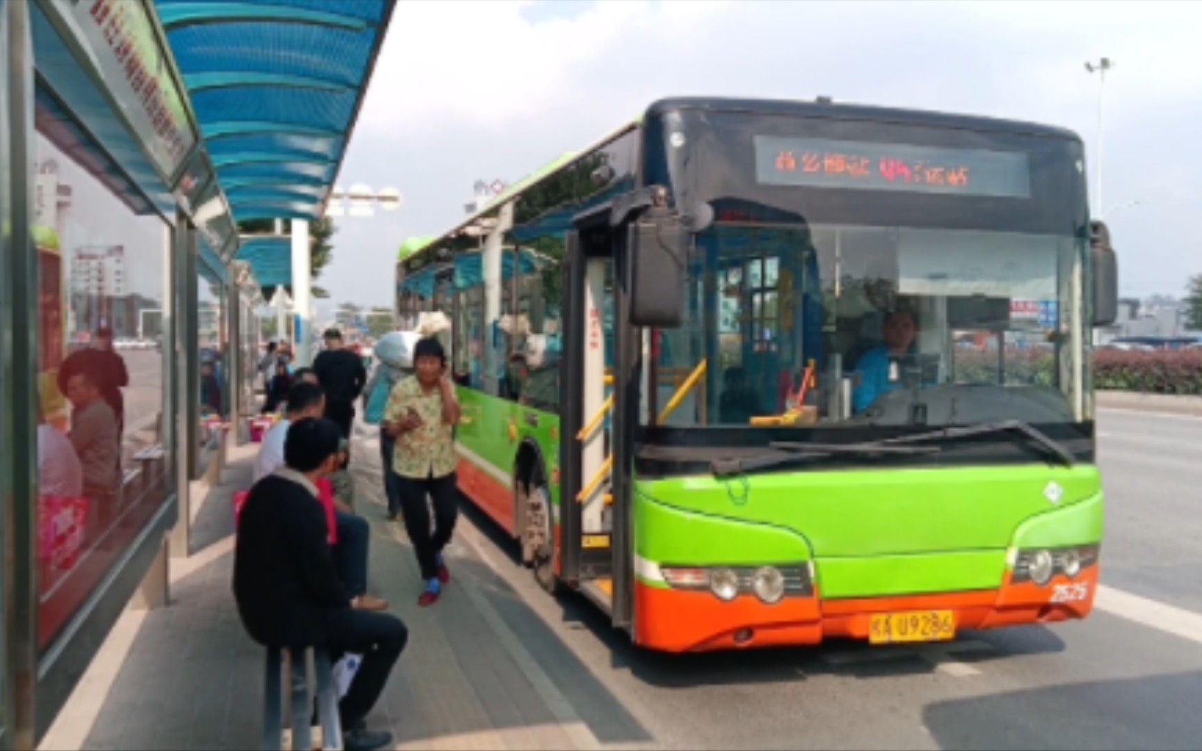 宇通飞鹰61友好的黄师傅61被称为美女最多的客流线路】南宁邕城