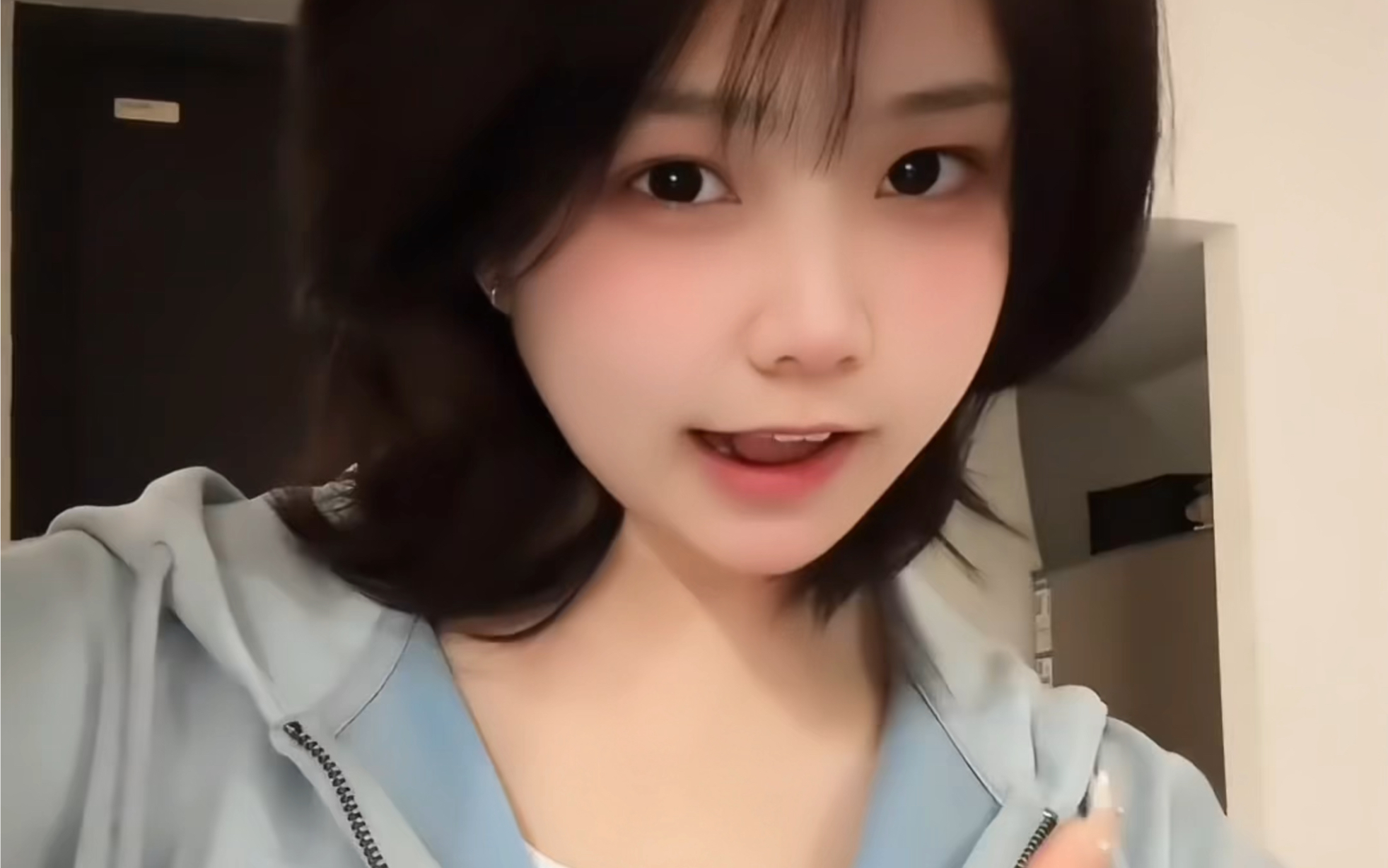等我清醒点了，再给你们更新，我要去准备了-凹兔嫚-凹兔嫚-哔哩哔哩视频