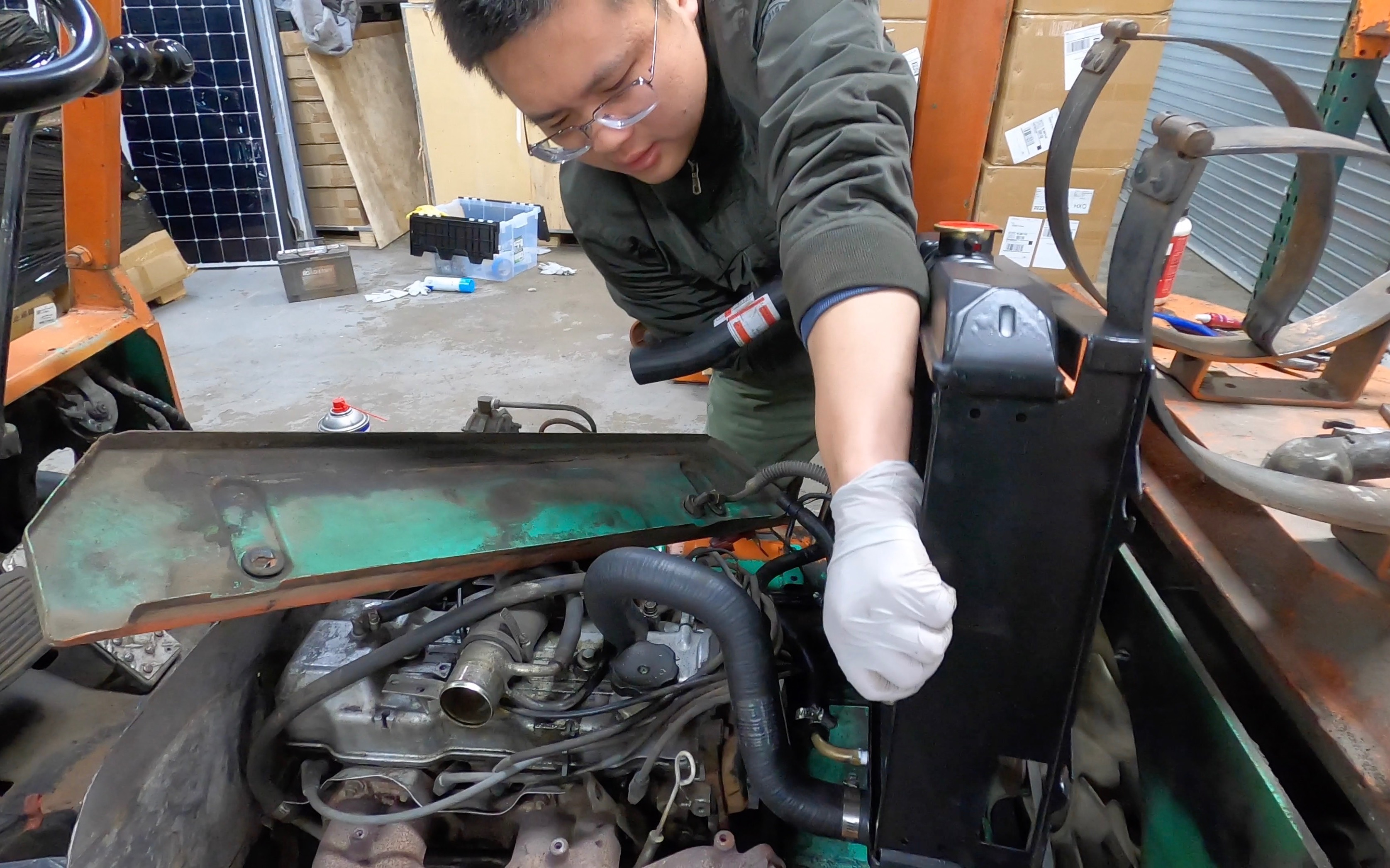 三菱"老爷叉车"整修day2: 更换发电机皮带&安装水箱