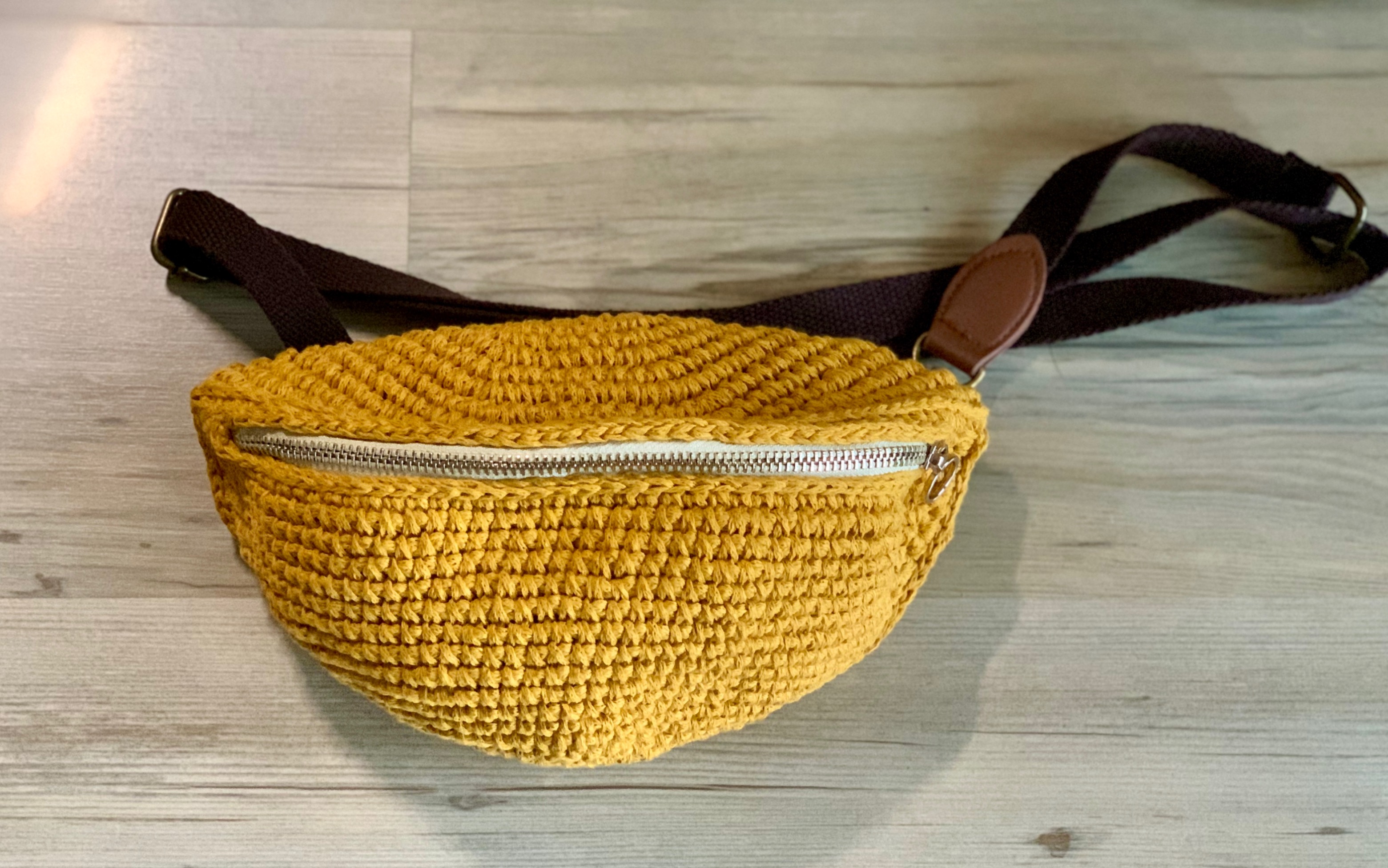 手工钩织小腰包