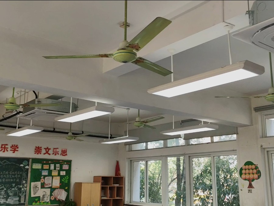 中学教学楼04教室,三角牌吊扇