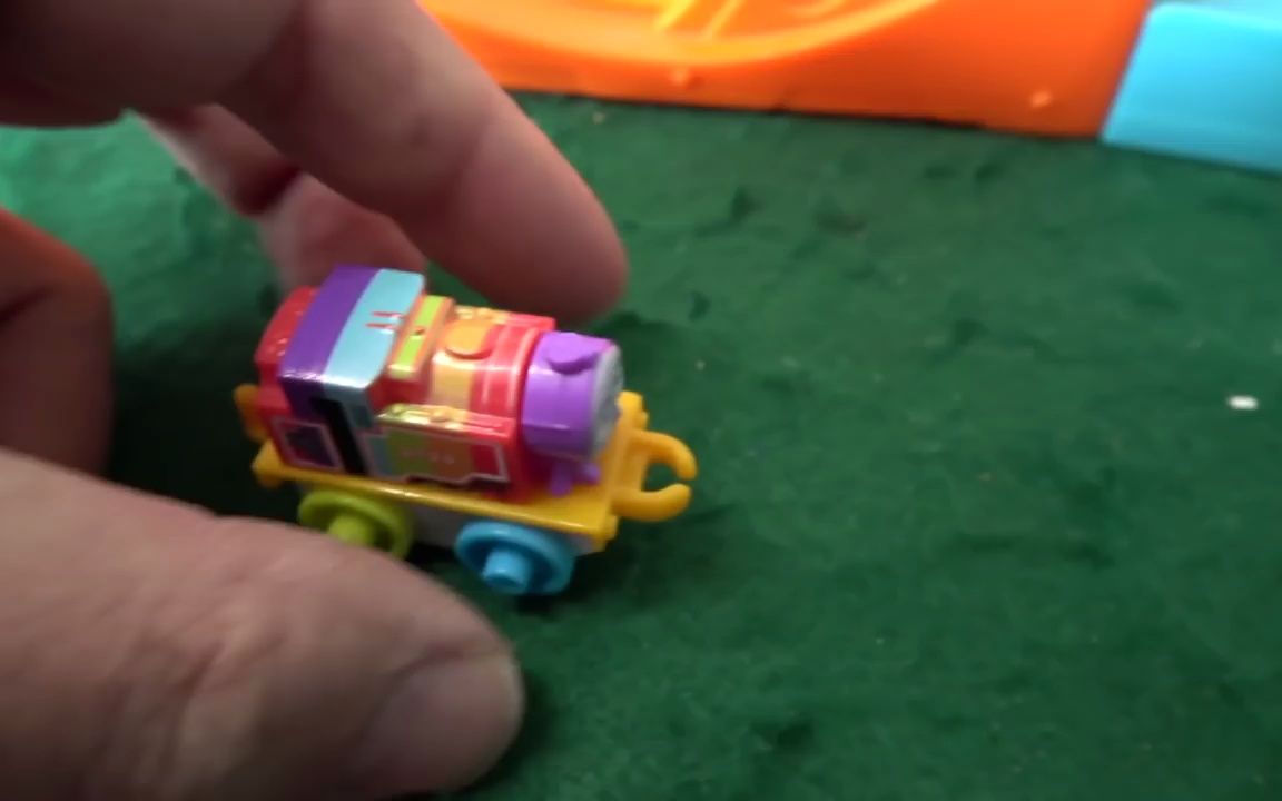 [图]Thomas and Friends MINIS Train Crashes