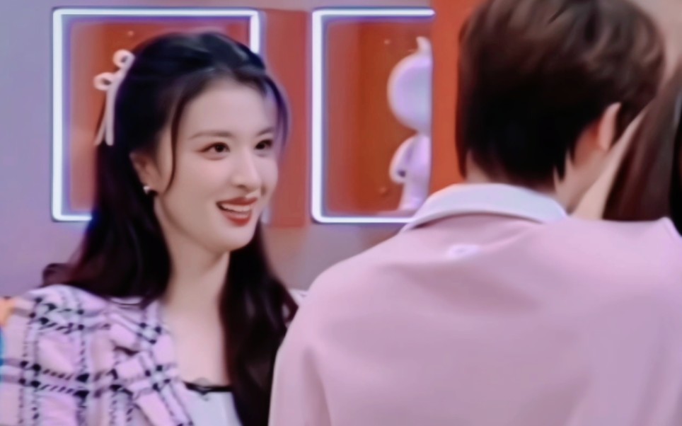 【王楚然×丁程鑫】楚然姐你也是颜控吧,眼睛都快长在弟弟身上了