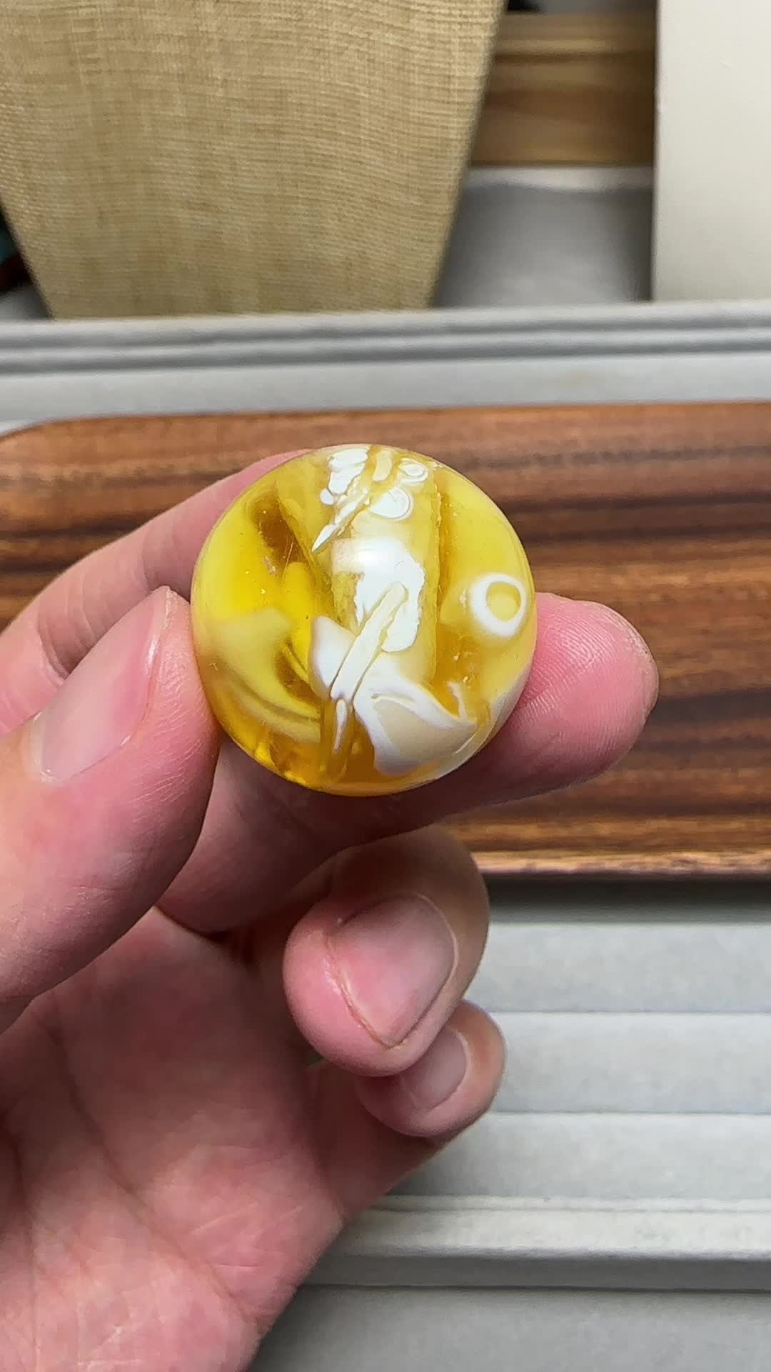 蜜蜡金瓷白溶洞妖孽锁骨珠