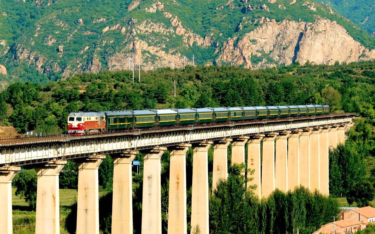 京通线 客车k1190  烟囱沟特大桥