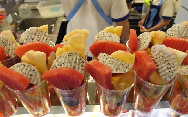 泰国美食水果杯鲜榨果汁