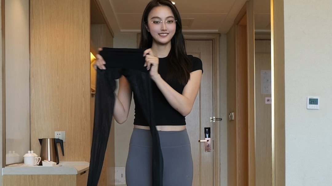 丝袜选得好，腿型自带修饰buff，精致感一步到位。#油光袜 #美肤袜 #连裤袜 #穿搭