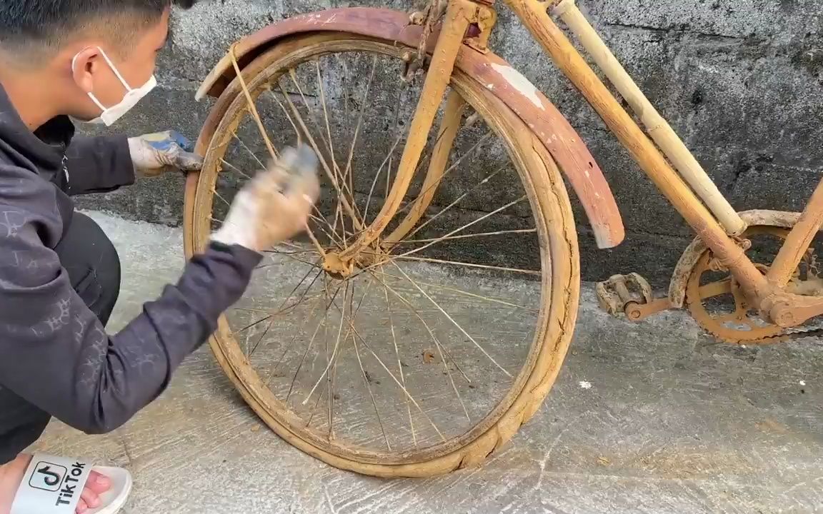 修复法国制造的91年前生锈的旧自行车