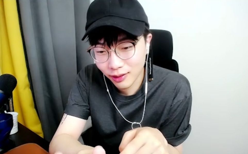 【歪怂】godlie男团六月集结出道, 刘小怂签约乐华?