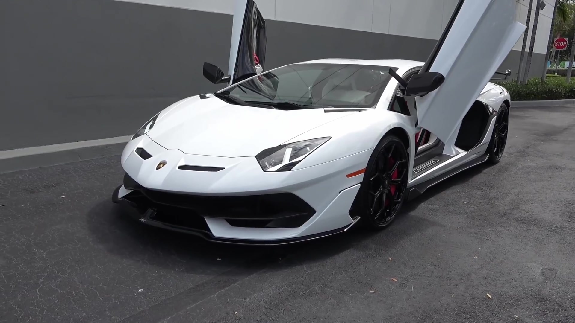 兰博基尼aventador svj 759hp白色野兽驰骋_哔哩哔哩_bilibili