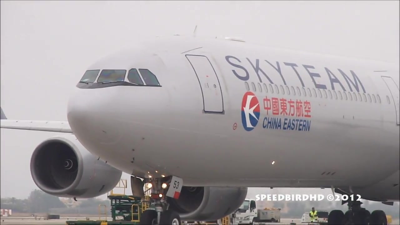 纪念东方航空法式大长棍 a340-642 [b-6053]lax滑行起飞 天合联盟