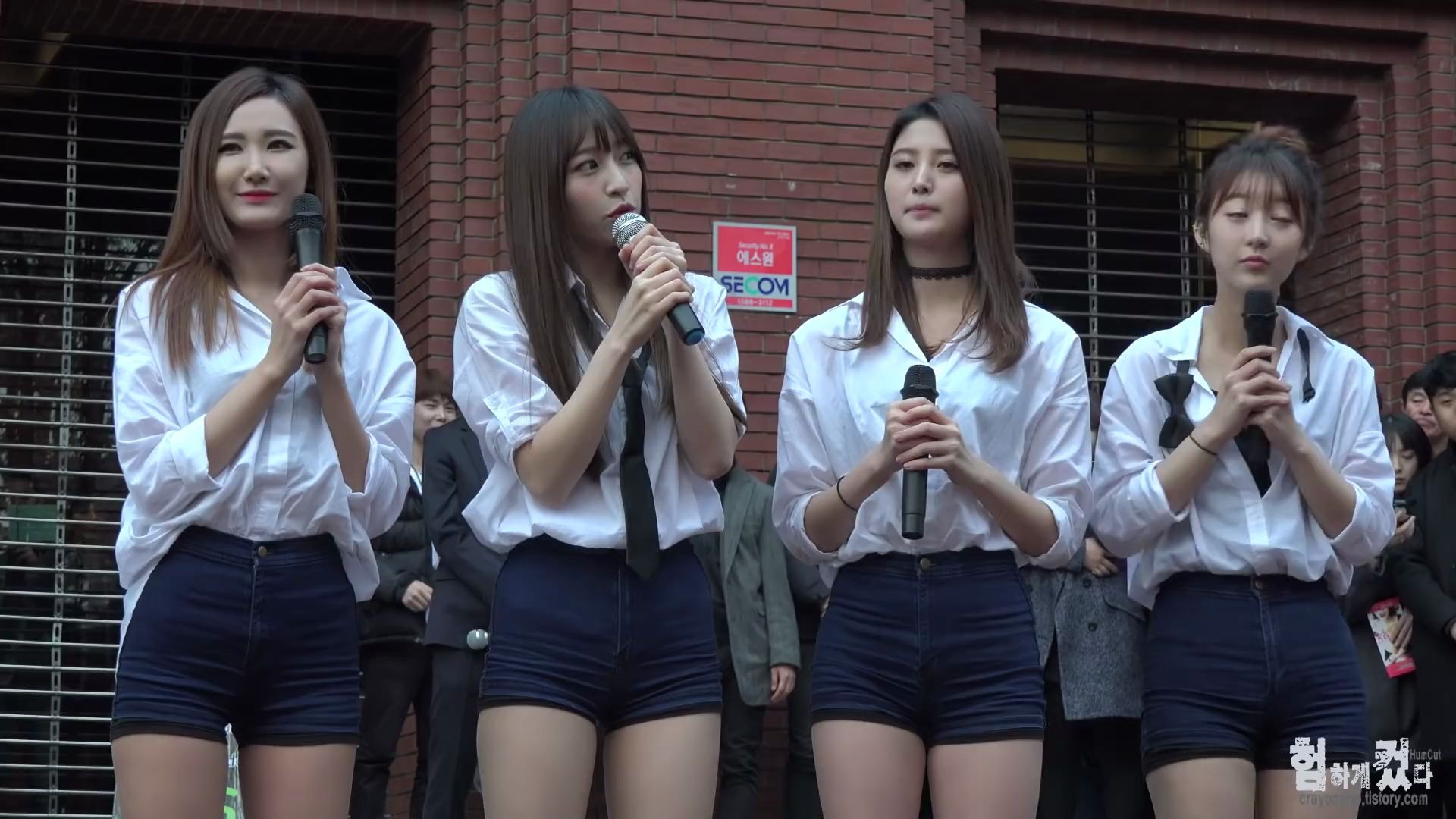 韩国女团exid街头四位美女超长腿热裤性感舞蹈