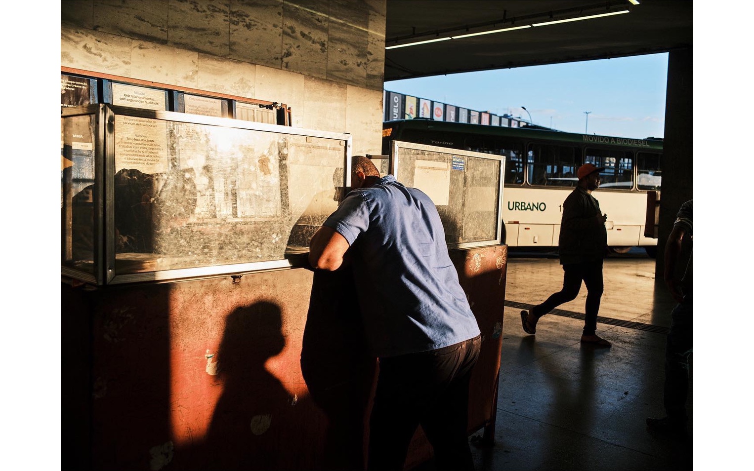 审美提升|光与影街头摄影师gustavominas