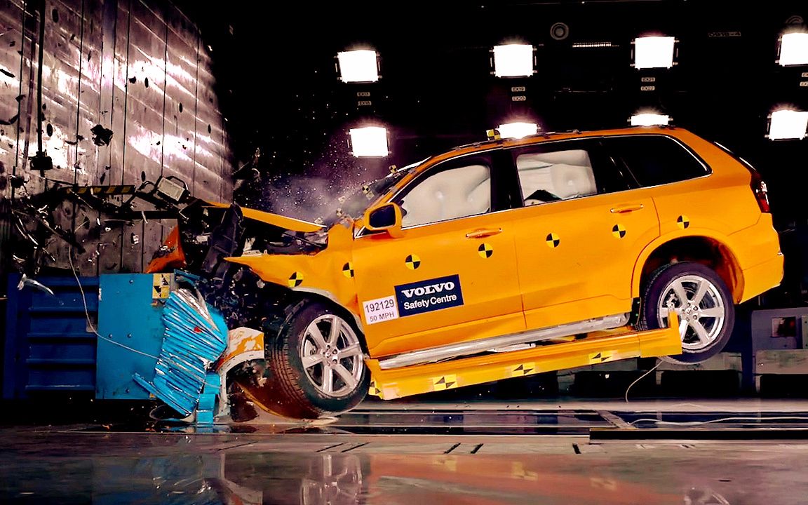 2019实拍沃尔沃xc90正面偏移安全碰撞测试(80km/h)