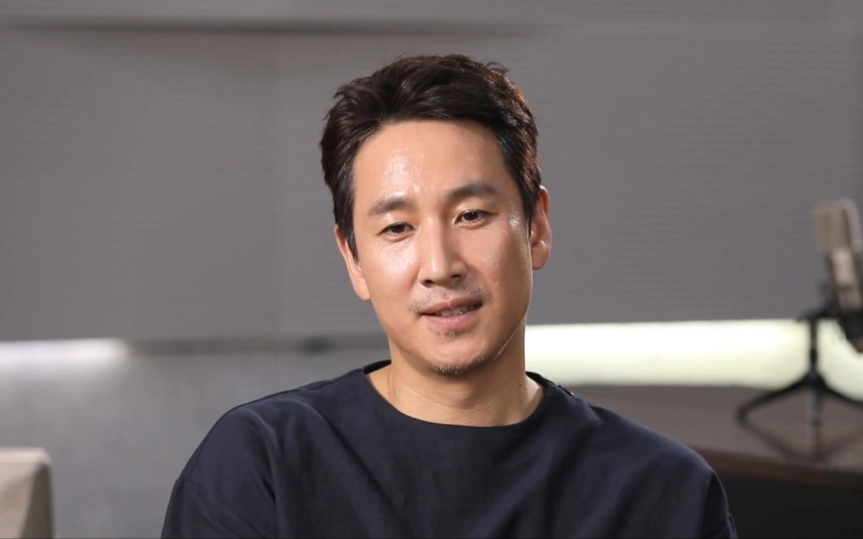 曝李善均出轨女公关 女方:欧巴在我旁边吸大麻