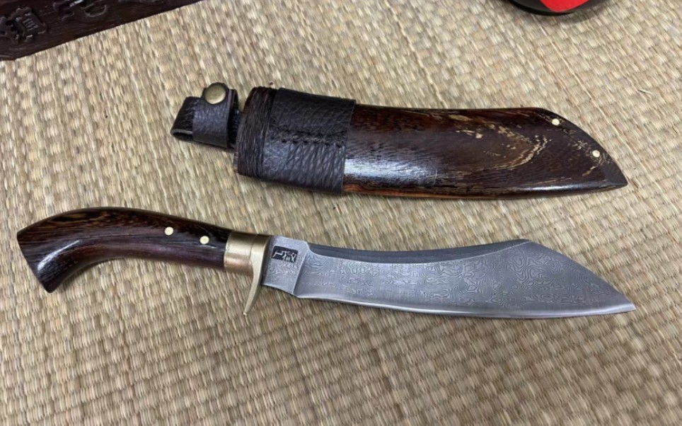 户撒手工帕兰刀,一体折叠锻打花纹钢,上等鸡翅木铜装护手