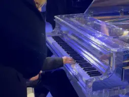 Скачать видео: YOSHIKI's fashion show afterparty超近距离聆听林老板弹钢琴！p1