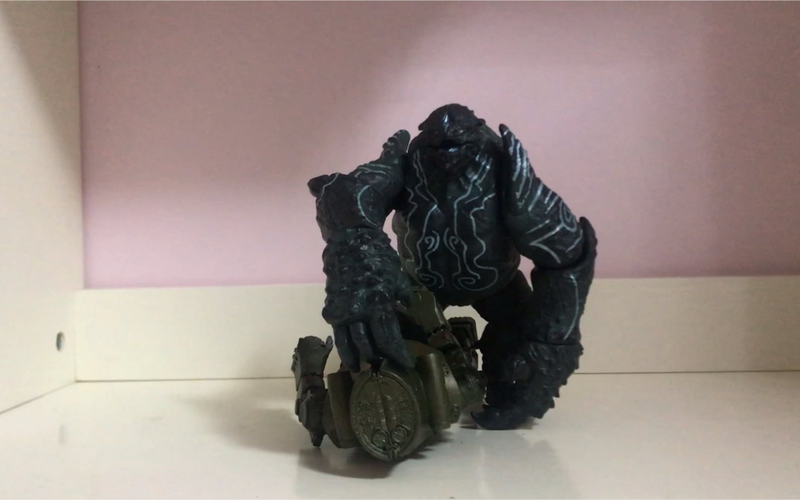 吃拉面的熊 玩具分享492 锤爆阿尔法的巨兽 环太平洋怪兽棱背龟ko版