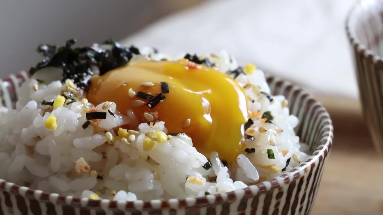 「ej recipe」超简单 生鸡蛋酱油盖饭 how to make marinated egg