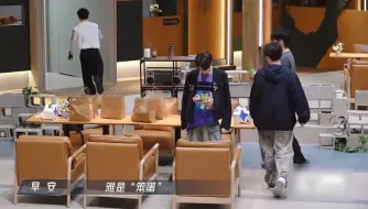 Descargar video: 雅找不到电脑了，被尤尤和早安蛐蛐是“笨蛋”雅雅