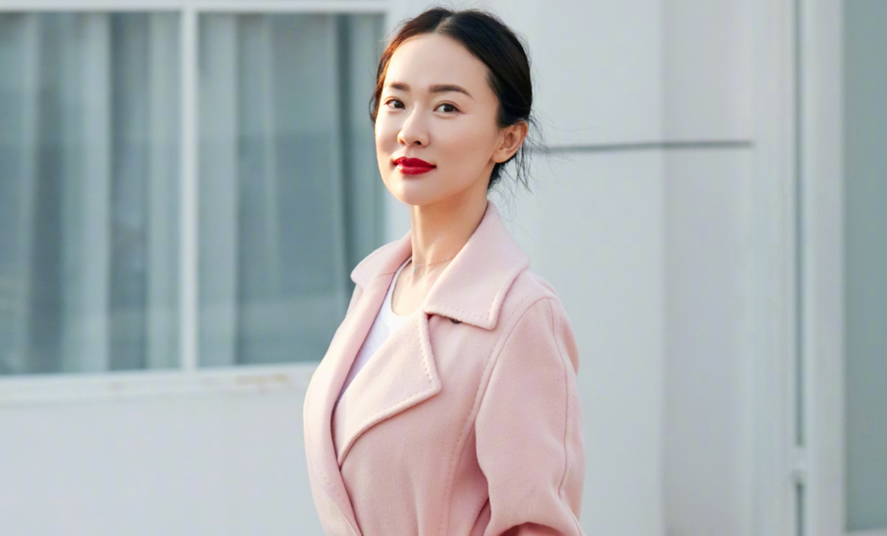 霍思燕素颜携子享美食,皮肤被赞像白煮蛋细腻,嗯哼帅出新高度