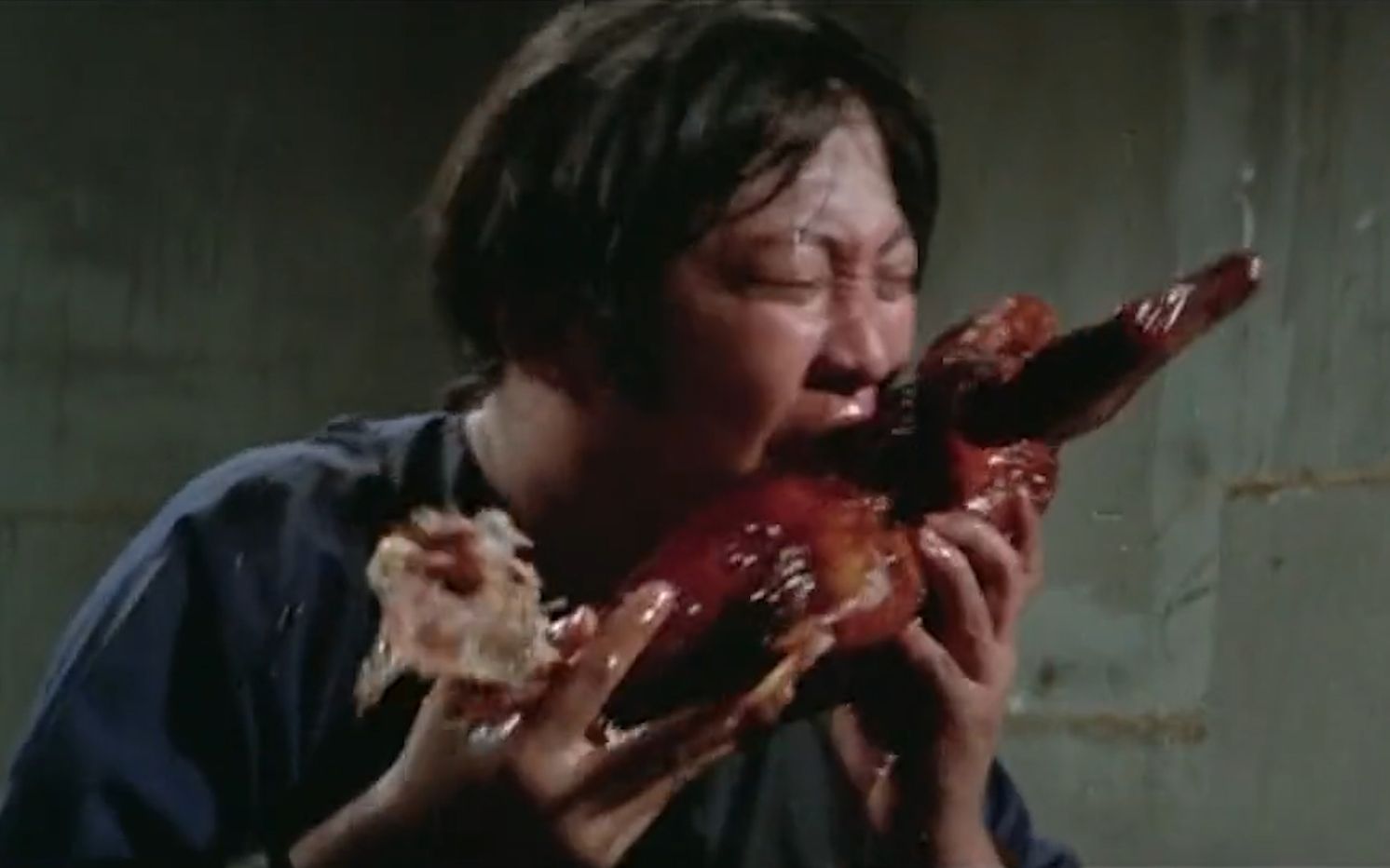 就洪金宝监狱吃烤鸭这段不管我吃的再饱每次看都觉得有点饿