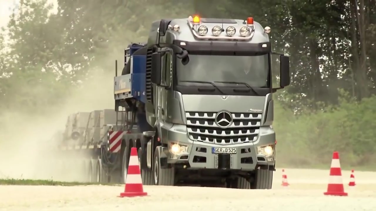 梅赛德斯-奔驰 arocs 4163 slt