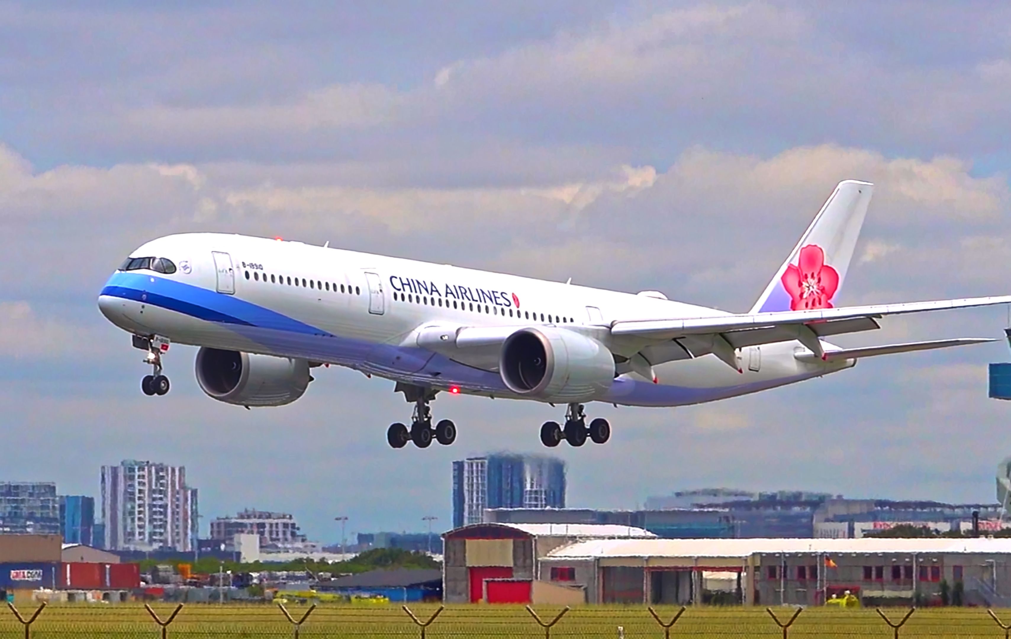 勤学苦练两月半,终于会用新相机了,几十架宽体客机送大家 | 悉尼机场