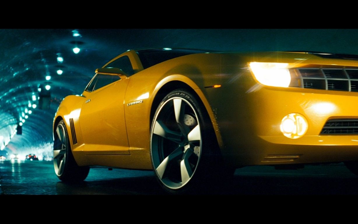 小伙买破烂二手车,没想到破车变成超大机器人,一部奇幻冒险电影