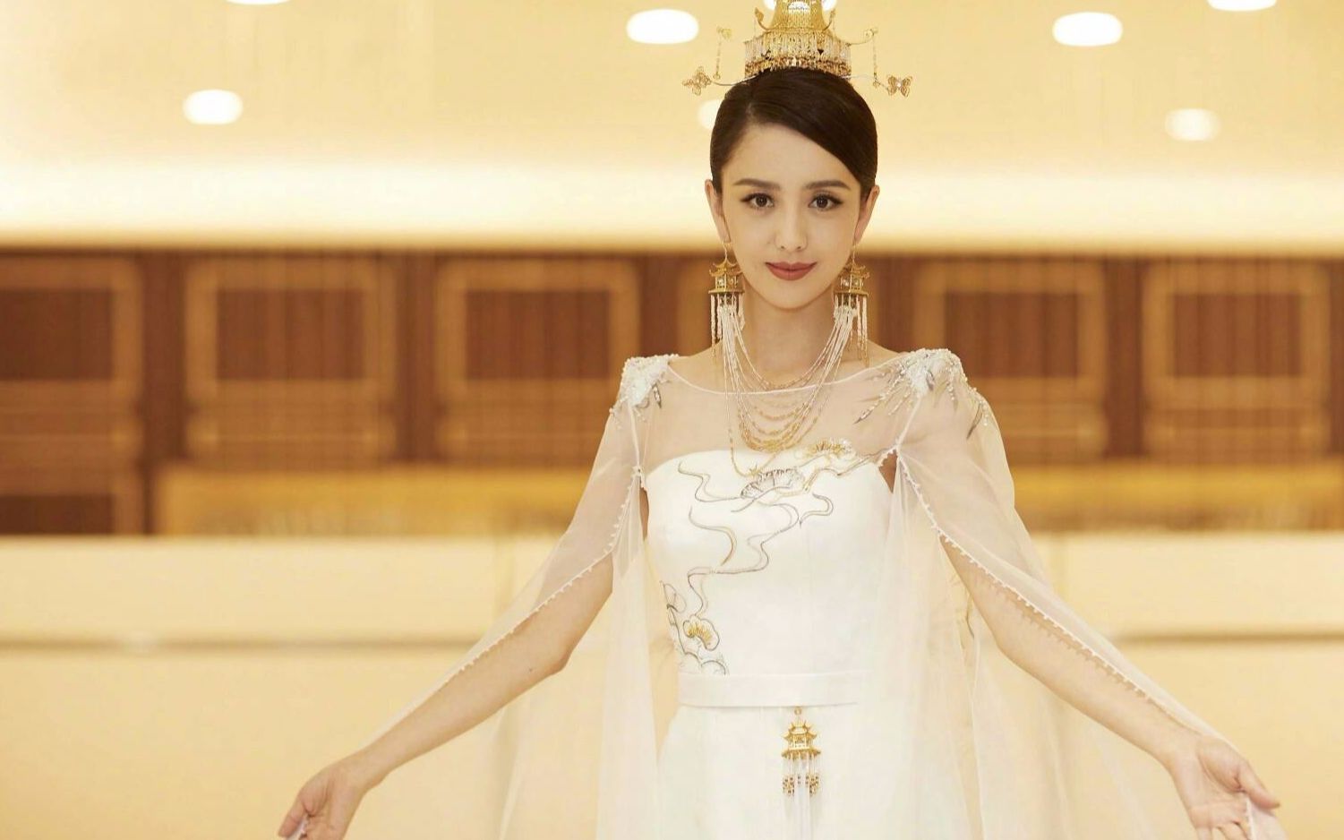 女星同台:佟丽娅风格大变,宁静被嘲像猴,蒋勤勤吊打全场女星_哔哩哔哩