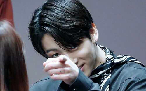 [田柾国]指着耳返上army标志《阿米》(亲亲耳返)啊啊啊啊啊啊啊啊呜呜