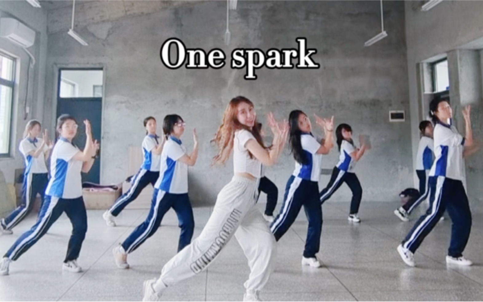 【One spark课堂记录】这位英语老师又来教kpop啦!超有生命力的One spark也太适合青春可爱的高中生啦!希望能给娃们传递元气和快乐~哔哩哔哩bilibili