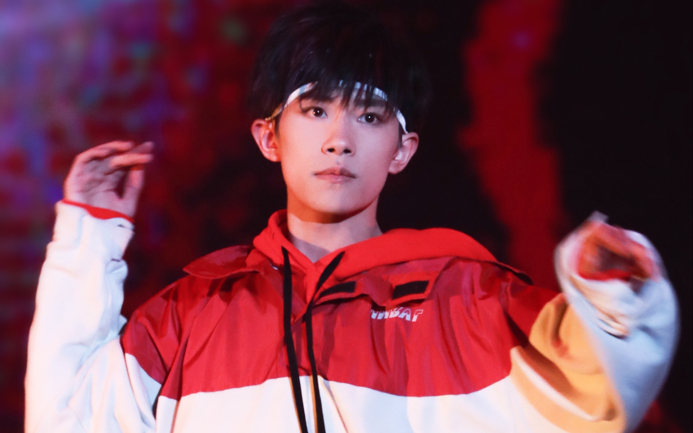 易烊千玺growing18岁成人礼