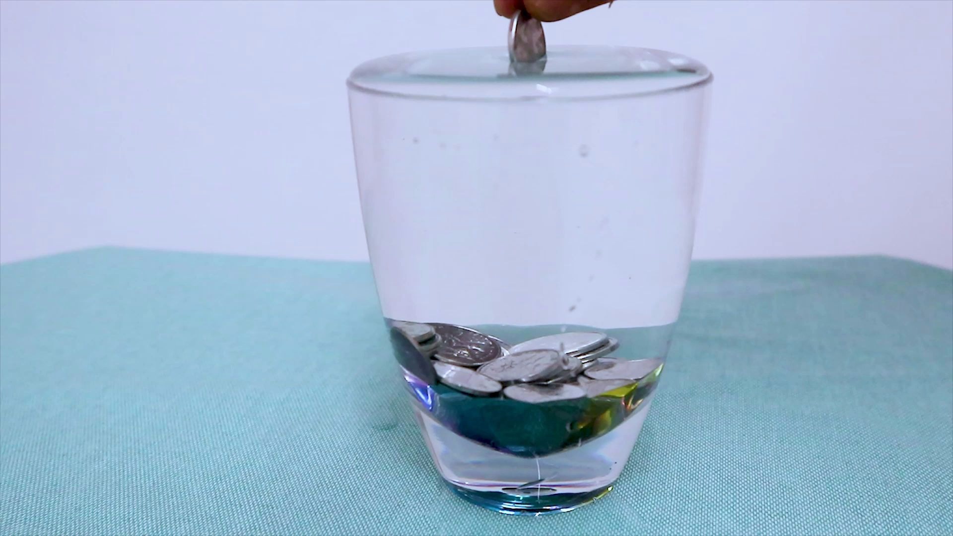 贪钱的水杯到底能吞多少硬币?