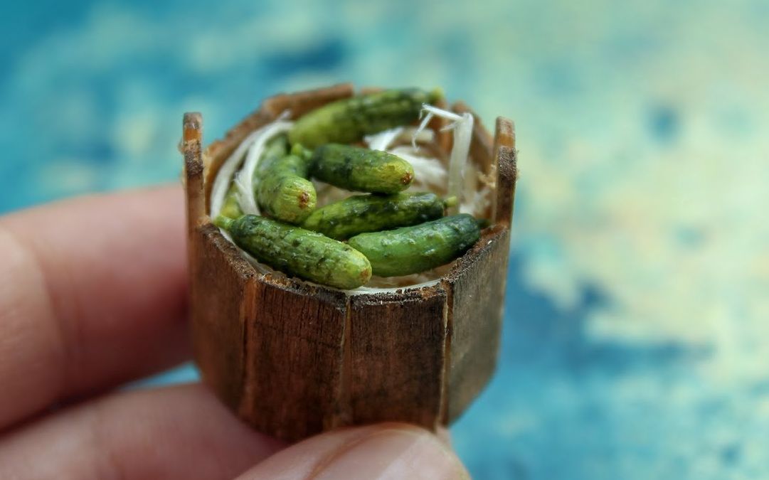 微型现实的黄瓜带颠簸.易聚合物粘土教程.