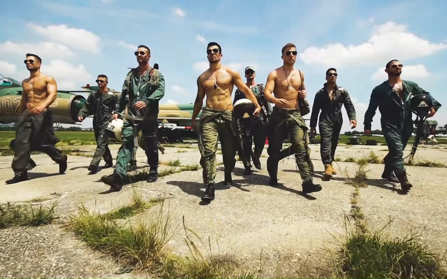 [图]Hot Men Dance - Top Gun