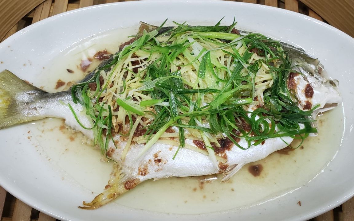 咸梅蒸鱼潮汕蒸鱼的特色做法嫩滑多汁又下饭做法还很简单
