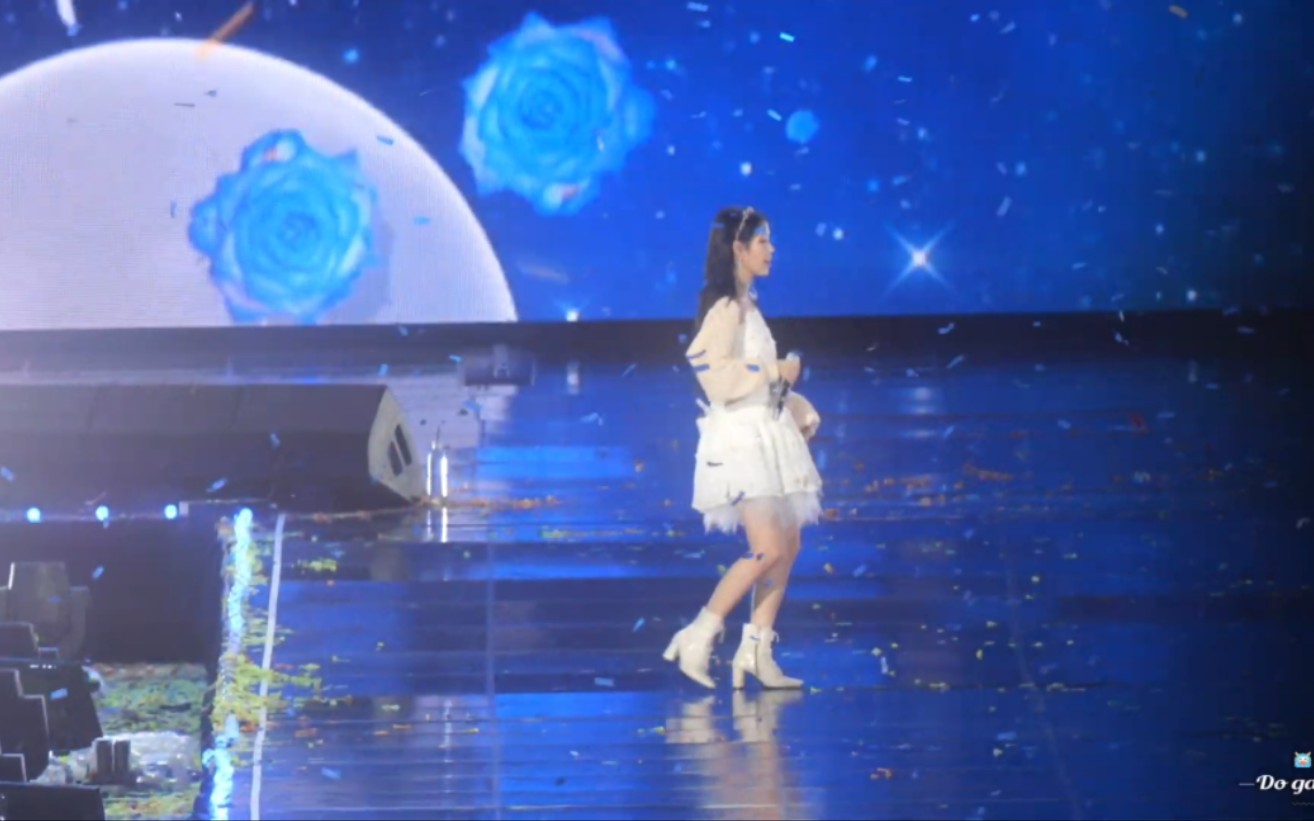 [图]IU blueming 蚕室演唱会 220917