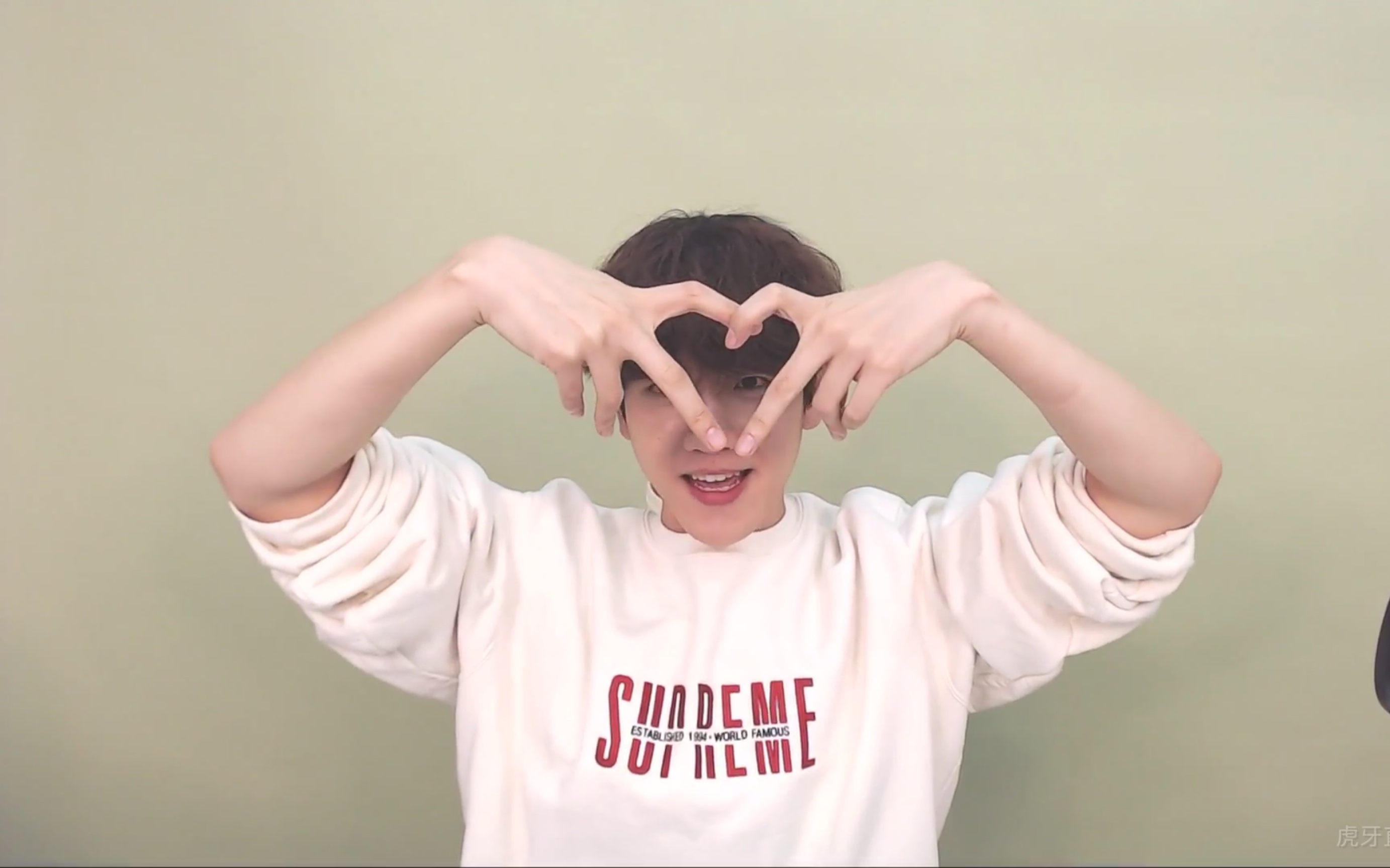 【边伯贤】心动狙击!十次wink 五次比心!