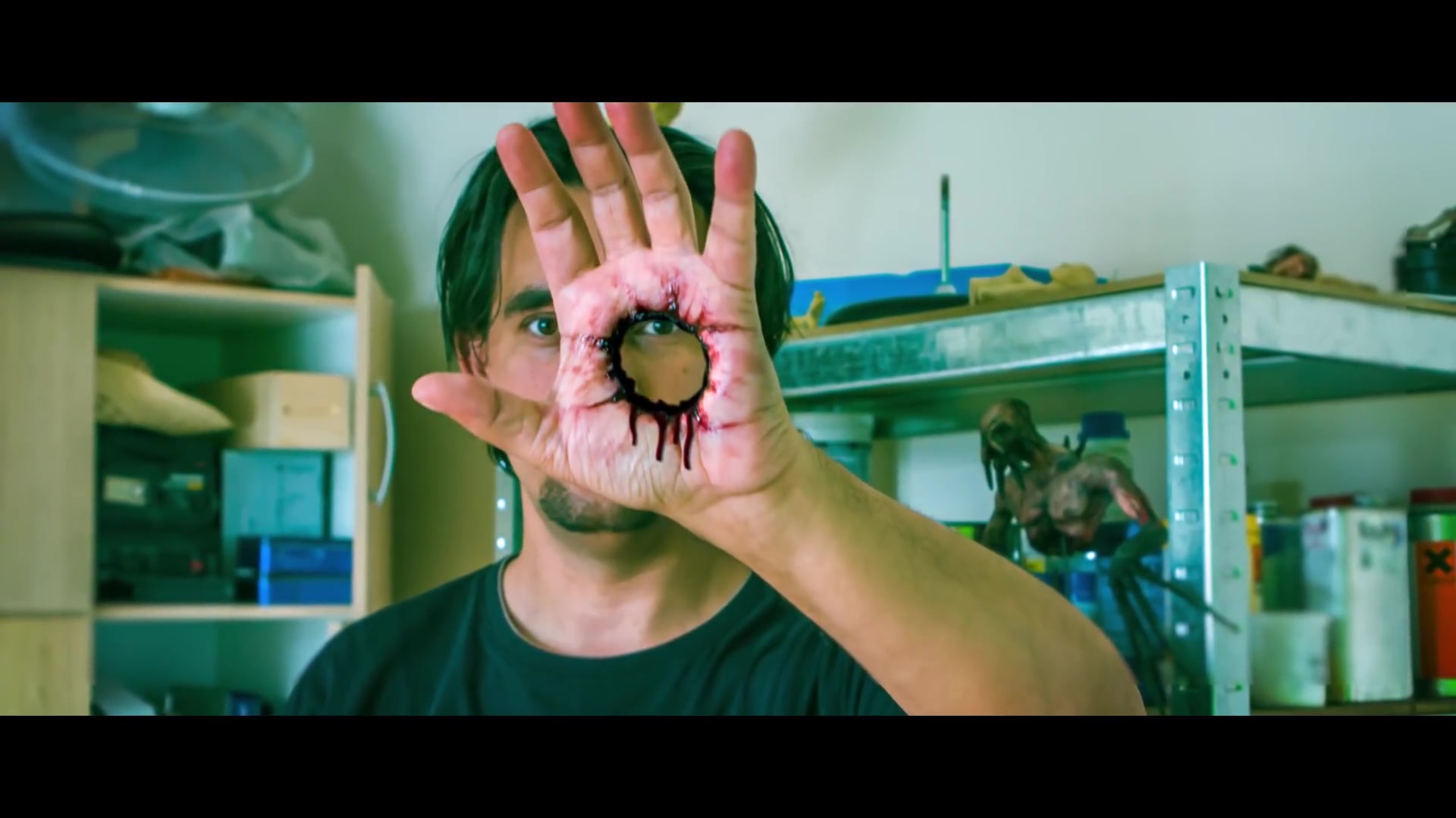 【ae特效教程】如何在手掌心穿个洞,制作出恶魔手的效果,逼真!