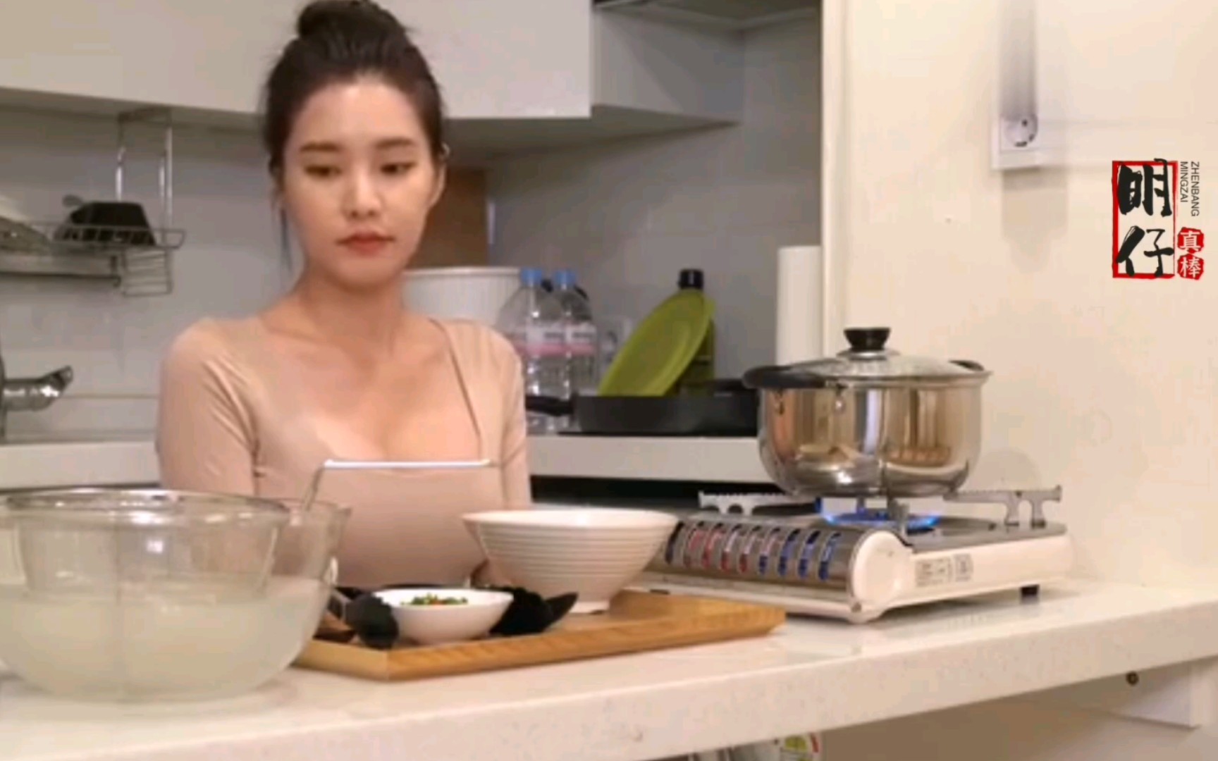 [图]韩国美女小姐姐下班后的日常美食生活-高汤面