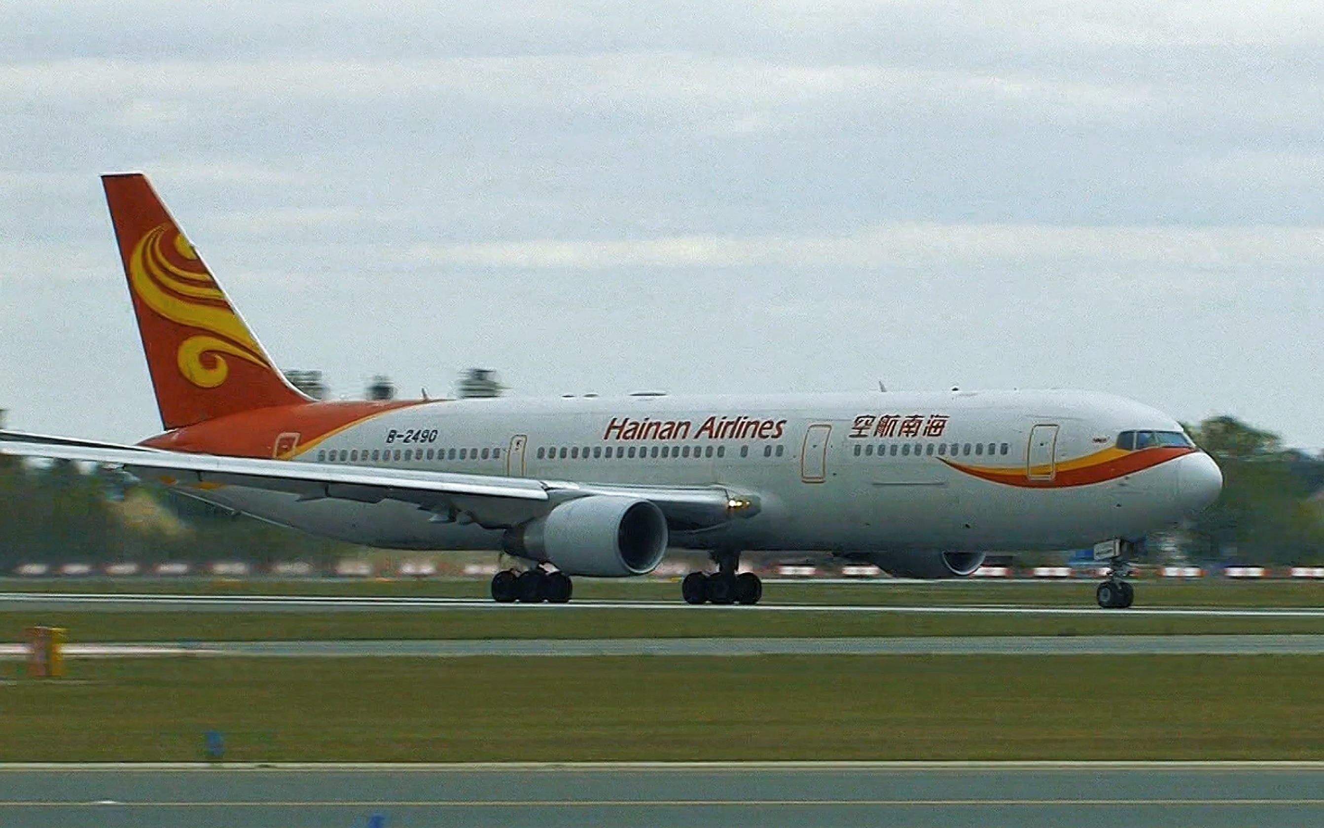 2015年海南航空波音767(b-2490)布拉格机场起飞