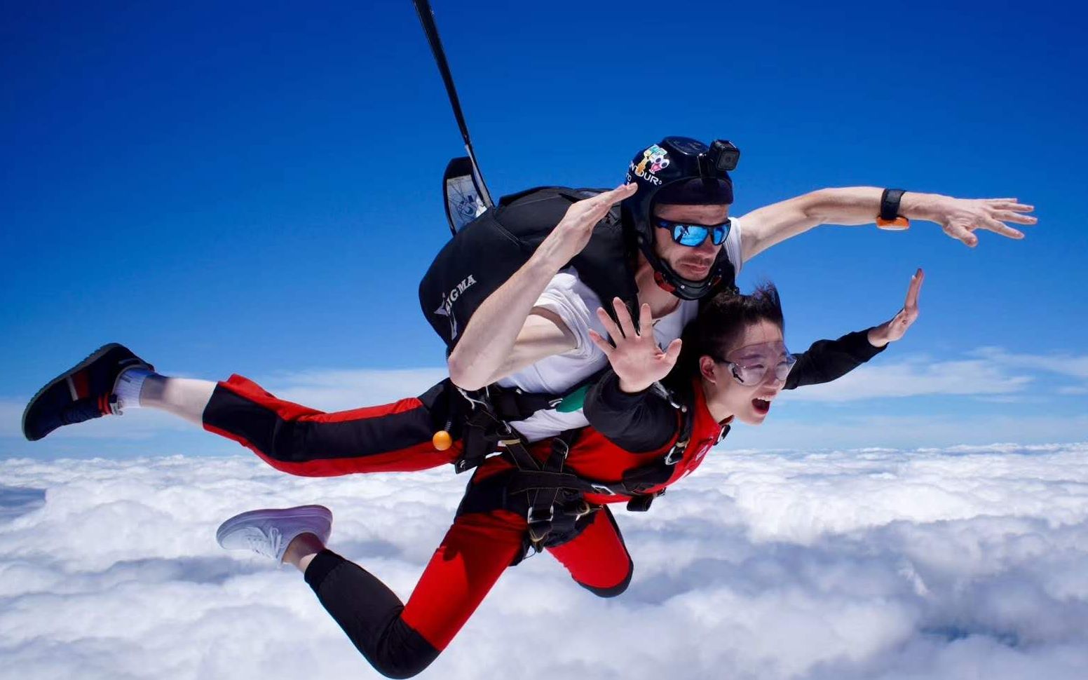 活动作品以太户外双人高空跳伞手持摄像