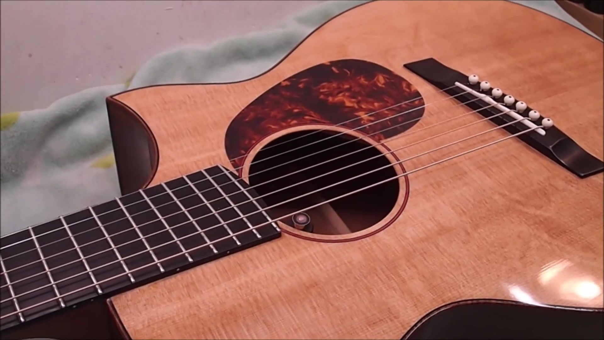 罕见好听的7弦多音阶定制原声吉他