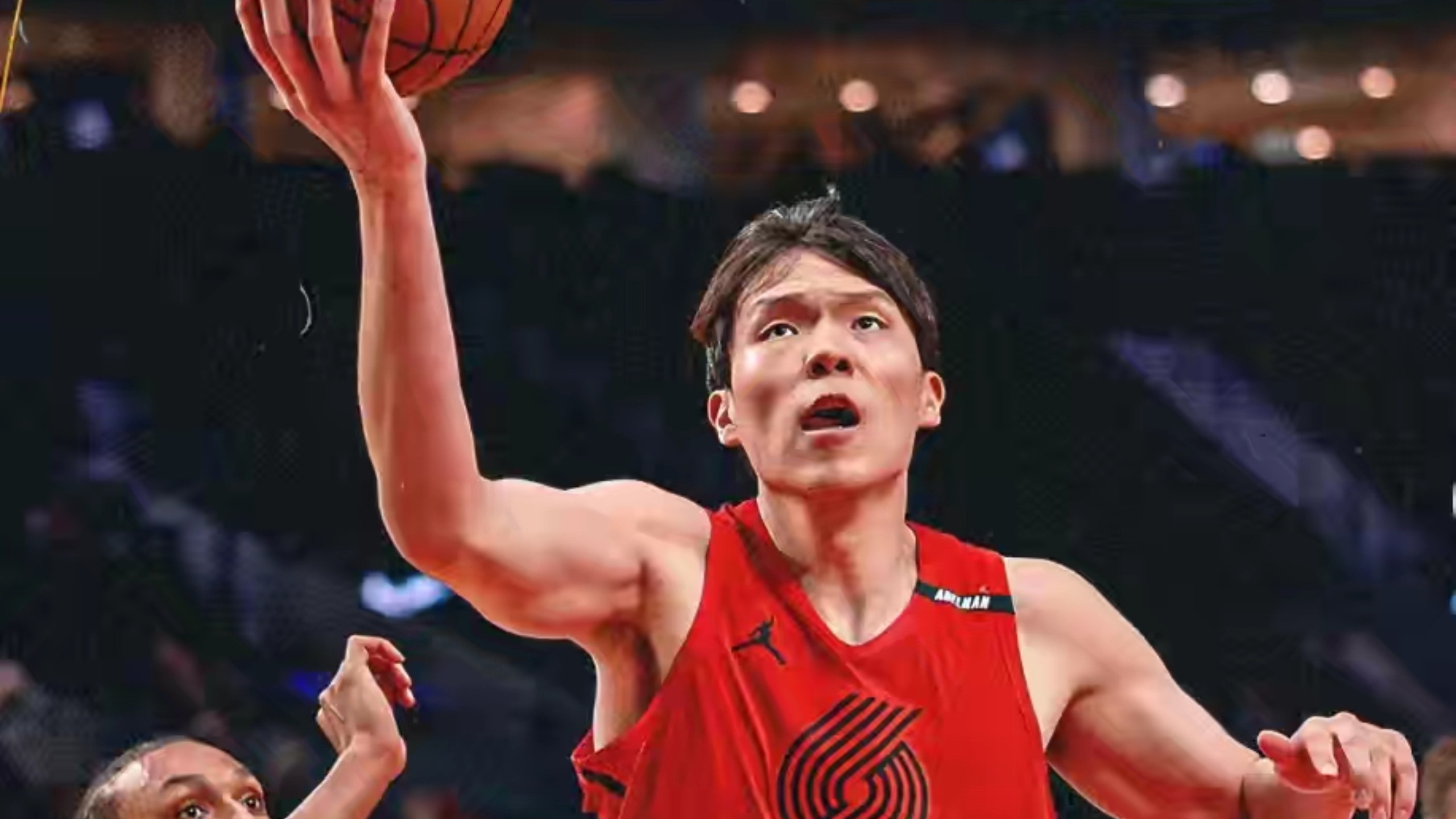 杨瀚森不打乱战也没有在场上“玩”的资本！诺里真敢用，杨瀚森高位持球，阿夫迪亚、莫兰特跑无球！