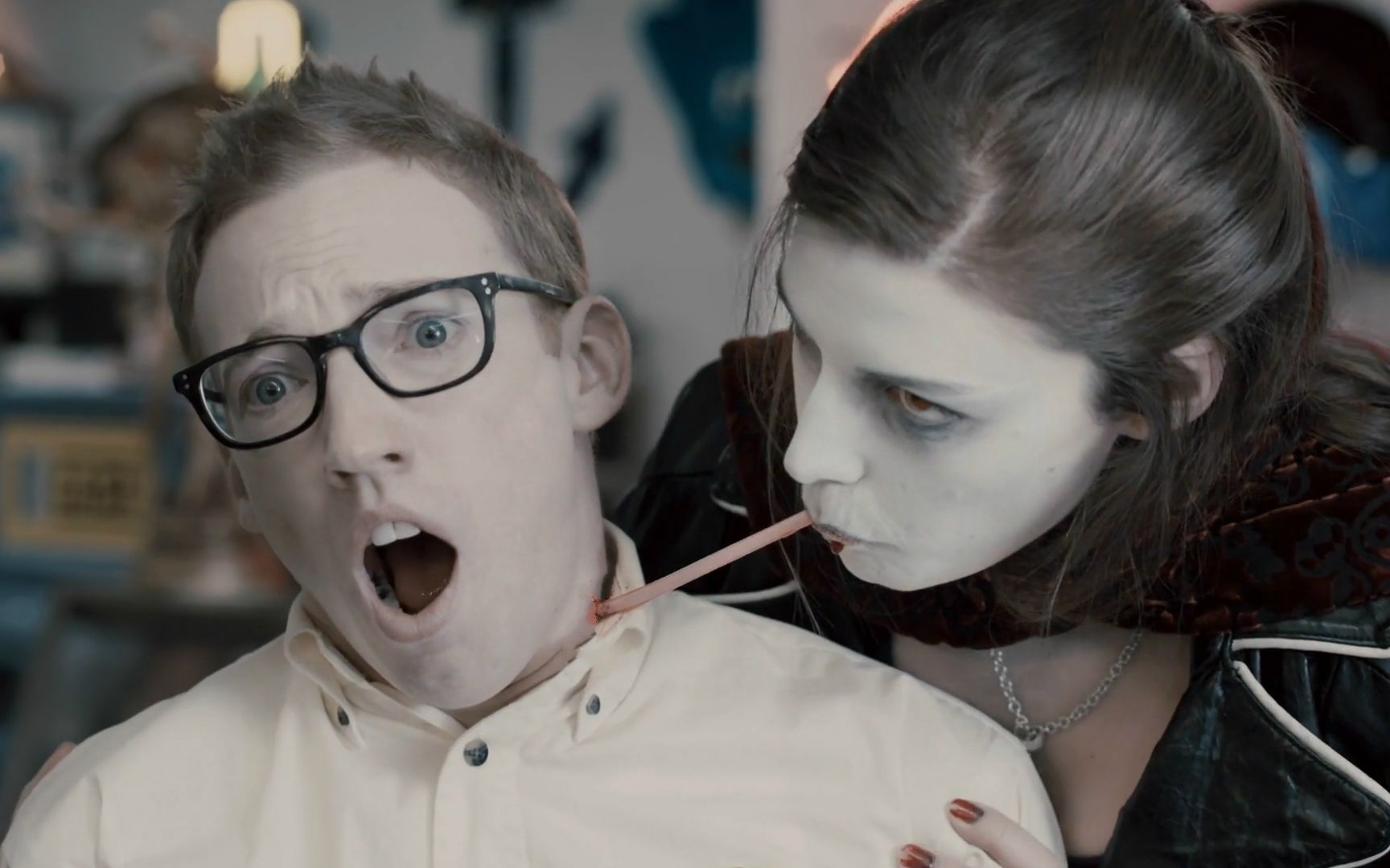 傲娇吸血鬼进食自带吸管还特别喜欢唱歌一部搞笑吸血鬼电影