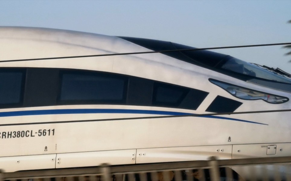 沪宁城际g8274次上海开往徐州东通过观景新村弯道