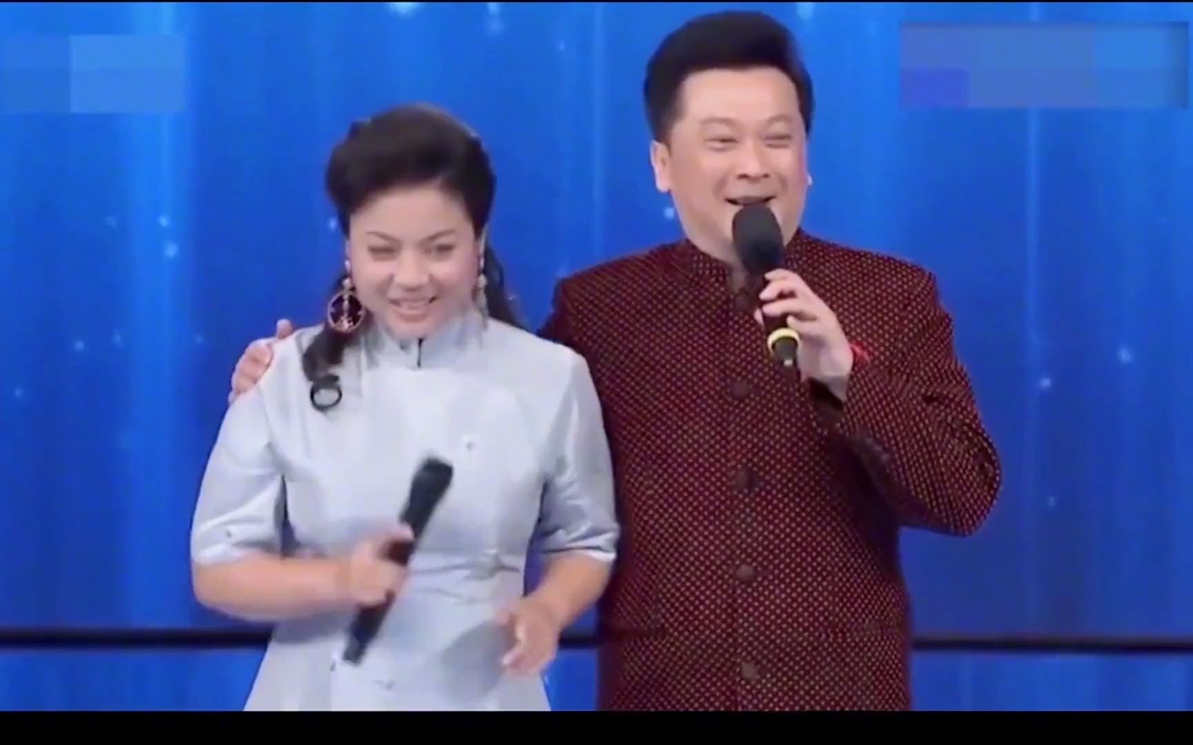 65岁郁钧剑老婆首曝光:长相惊艳职业不一般,难怪迟迟不愿意露面